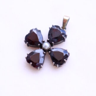 Vintage Bohemian Garnet Pendant 4 Leaf Clover with Pearl